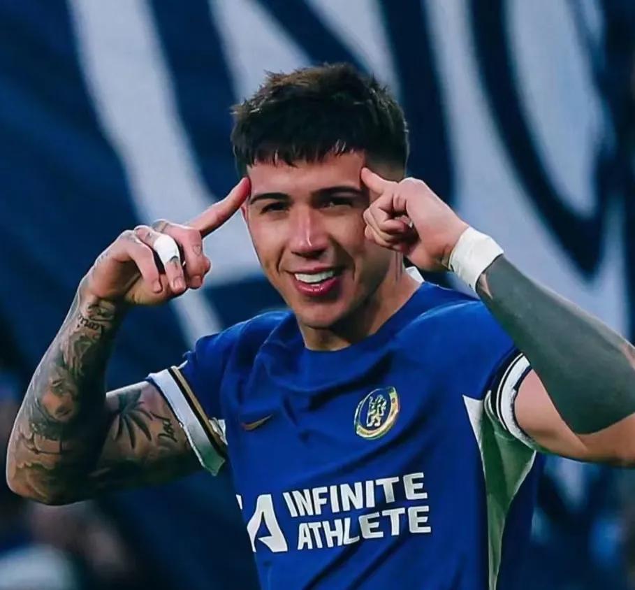  切尔西带队取胜！，阿扎伦卡重要时刻败北赛场气氛高涨