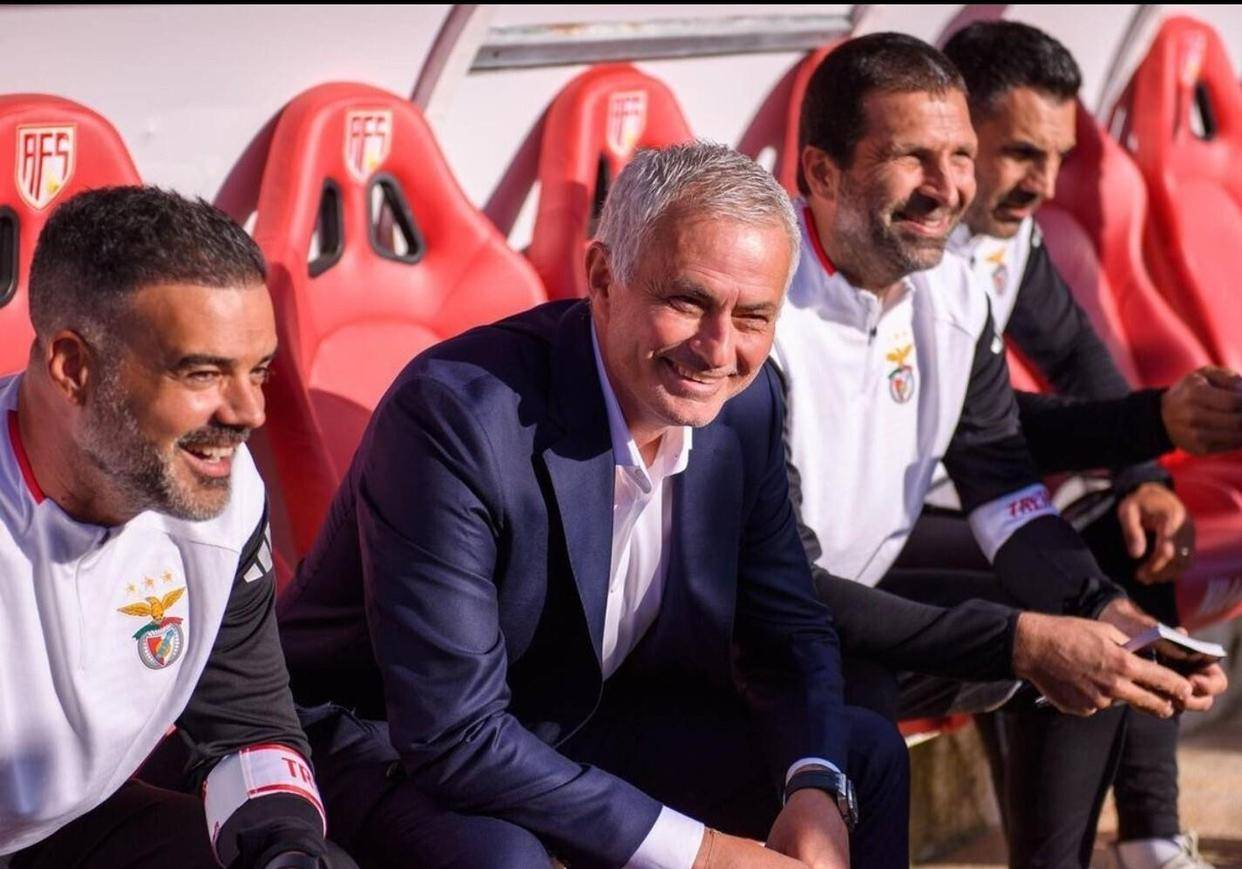 葡超加时末段走向成谜；洛杉矶快船队长鼓劲；话题不断；更衣室氛围转暖的简单介绍